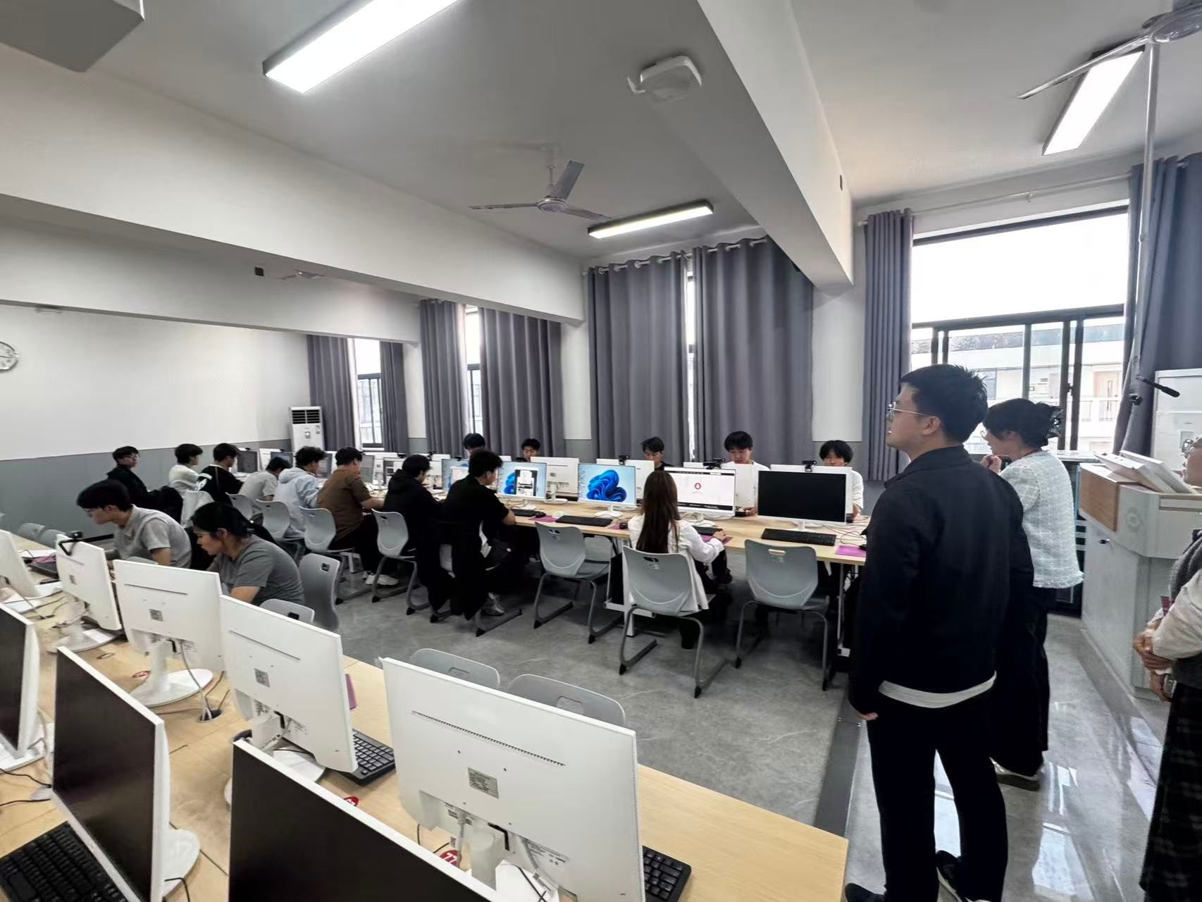 以赛砺能夯基础 匠心备战展风采——郑州软件职业技术学院圆满开展第八届大学生语言文字能力大赛模拟演练