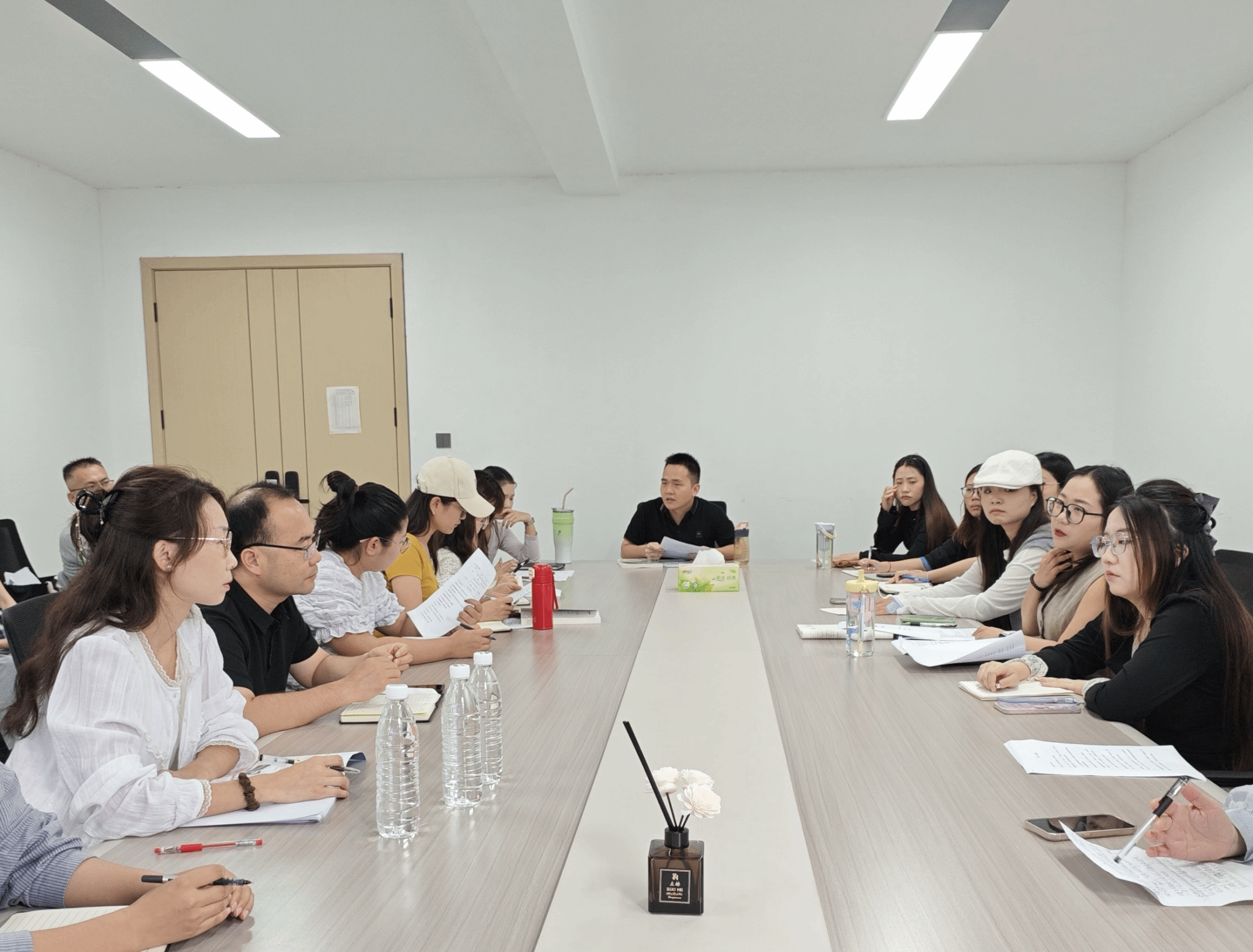 电商学院联合基础教学部召开新学期课程研讨会